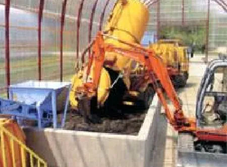 汚泥焼却灰リサイクルフロー ①汚泥を吸引車にて受入